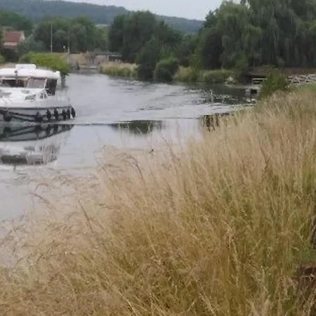 Confort Au Bord De La Meuse Avec Jardin Et Activités Familiales à Proximité - Fr-1-585-82