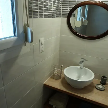 Confort Au Bord De La Meuse Avec Jardin Et Activites Familiales A Proximite - Fr-1-585-82