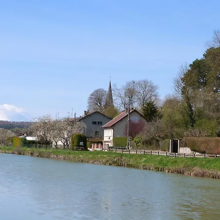 Confort Au Bord De La Meuse Avec Jardin Et Activités Familiales à Proximité - Fr-1-585-82 *