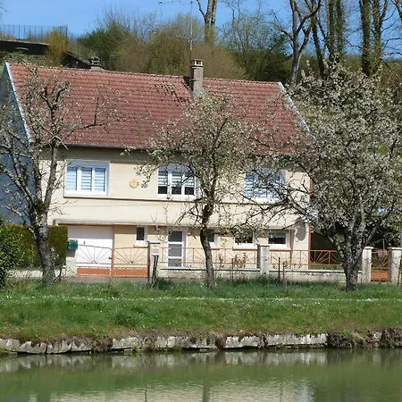 Confort Au Bord De La Meuse Avec Jardin Et Activités Familiales à Proximité - Fr-1-585-82 *