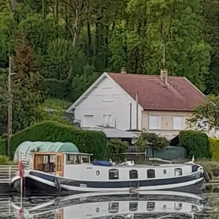 Confort Au Bord De La Meuse Avec Jardin Et Activites Familiales A Proximite - Fr-1-585-82 Vakantiehuis Vilosnes-Haraumont