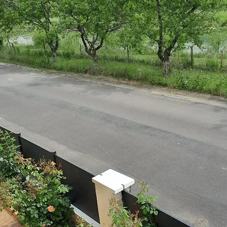 Vakantiehuis Confort Au Bord De La Meuse Avec Jardin Et Activites Familiales A Proximite - Fr-1-585-82 *